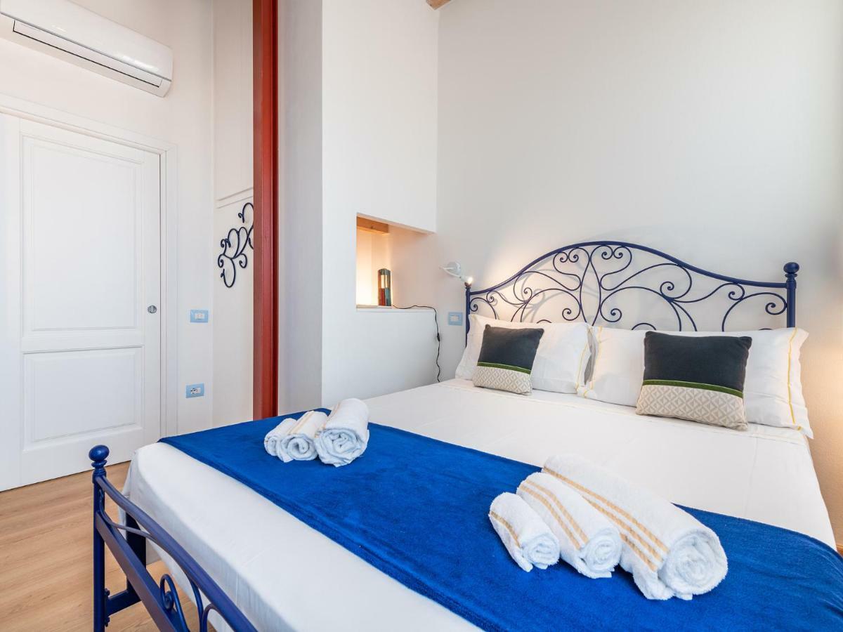 "Bea'S Terrace" - Private Jacuzzi And Panoramic Rooftop In The City Centre Cagliari Exterior foto
